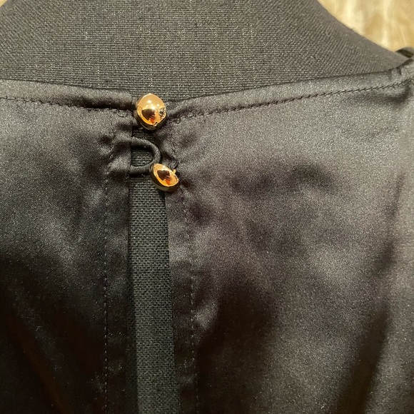 Ruffle Silk sleeveless blouse - Picture 10 of 10